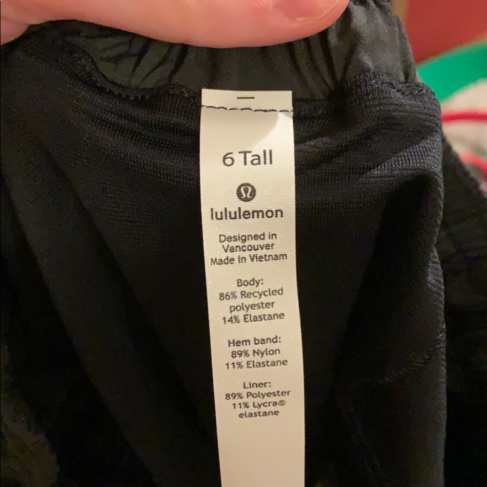 Lululemon hotty hot shorts 4” SOLD - Picture 3 of 3